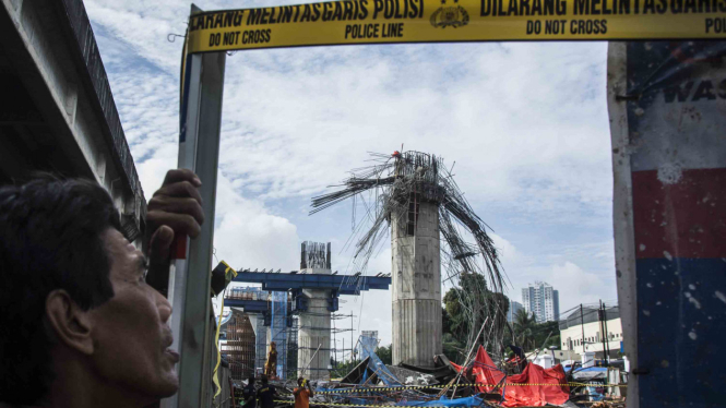 Tiang Pancang yang Roboh di Tol Becakayu