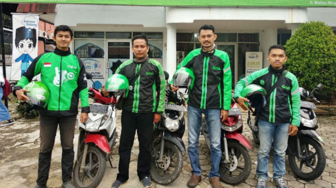 Driver Grab Sedekah Jasa dengan Antar Anak Yatim ke Sekolah.