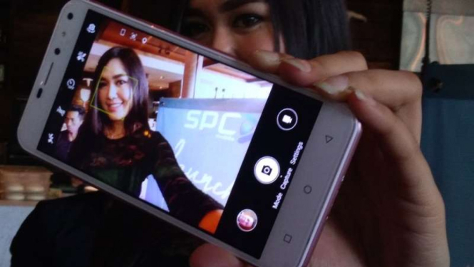 Smartphone L53 Selfie.