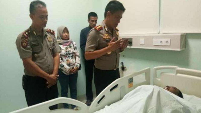  Kapolres Bandara Soetta, Kombes Pol Akhmad Yusef Gunawan mendoakan Bripka Dwi.