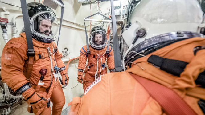 Ilustrasi baju astronaut.
