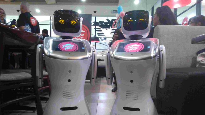 Robot Pizza Hut, Sammy dan Sally
