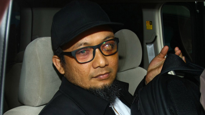Novel Baswedan saat tiba di Tanah Air dari Singapura, 22 Februari 2018.