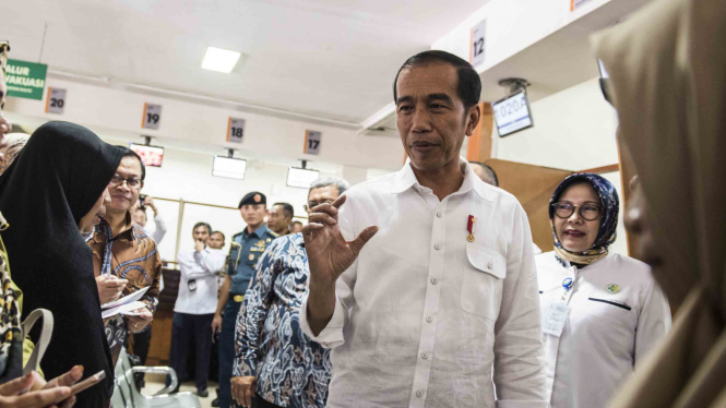 Presiden Joko Widodo (kedua kanan).