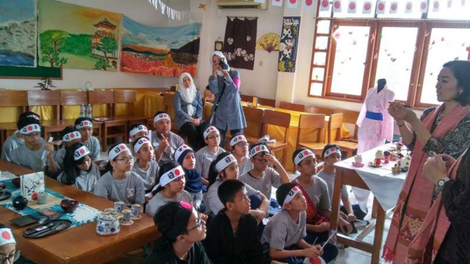Keliling dunia dari ruang kelas