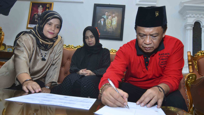 Calon Wakil Gubernur Jabar, Anton Charliyan (kanan)