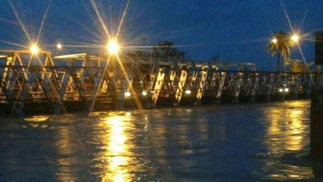 Kondisi air di Sungai Cisanggarung, Brebes, Jawa Tengah.