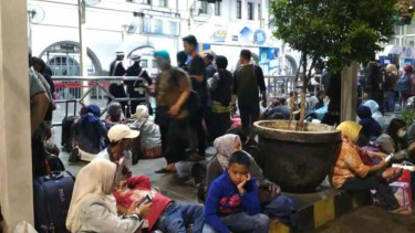 Suasana di Stasiun KA Senen, Jakarta Pusat.