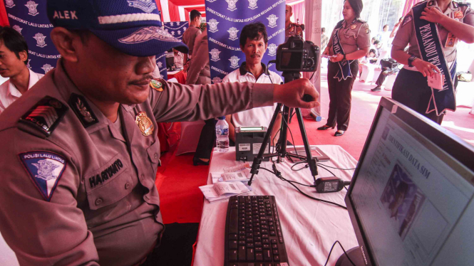 Pembuatan SIM A Umum kolektif di kawasan Senayan, Jakarta