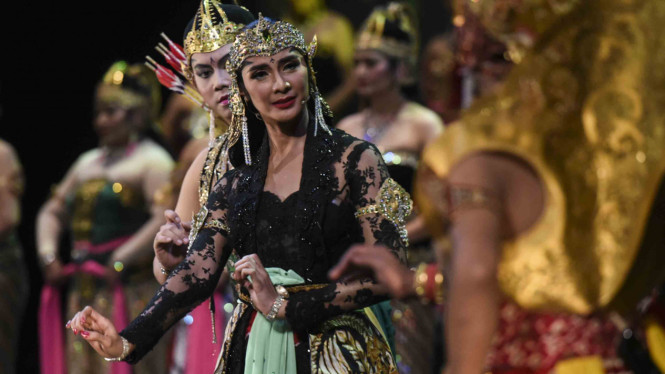 Maudy Koesnady  saat tampil pada pagelaran Wayang Orang Srikandi Nekat