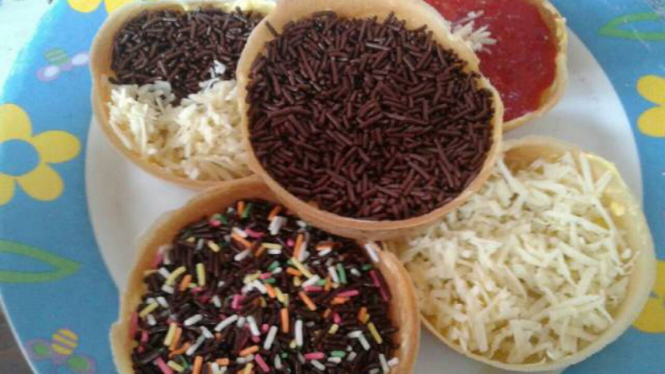 Martabak manis mini.