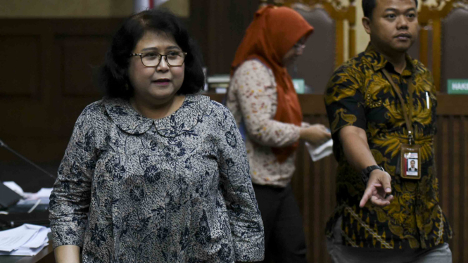 Pengacara Elza Syarief (kiri).