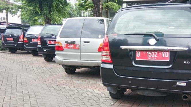 Lelang mobil inventaris KPK.