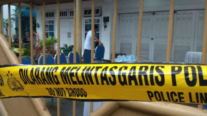 Tim reserse Polda Jawa Timur dan Polres Kota Malang merekonstruksi lokasi kematian Agus Samad, mantan Wakil Kepala Polda Sumatra Utara, di Malang pada Selasa, 27 Februari 2018.