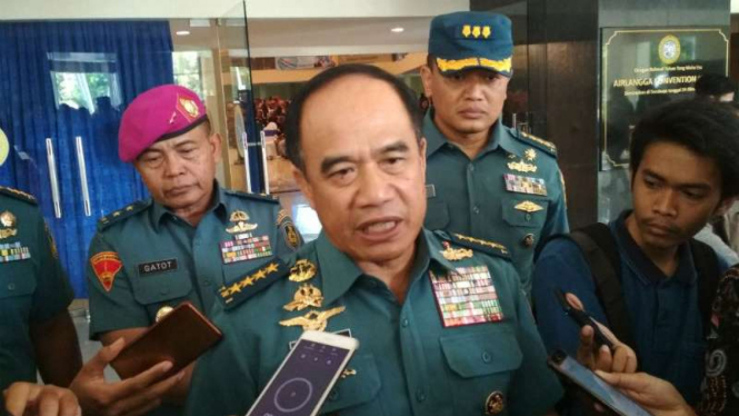 KSAL Laksamana TNI Ade Supandi di kampus Universitas Airlanggga Surabaya, Jawa Timur, pada Selasa, 27 Februari 2018.