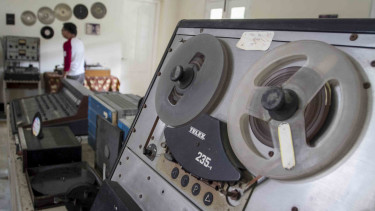 Benda koleksi yang dipamerkan di Museum Lokananta, Solo