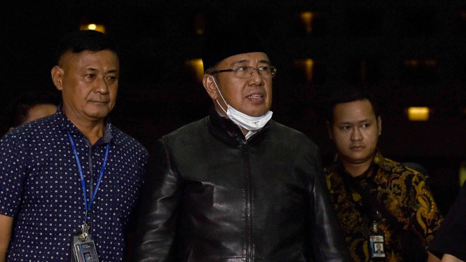 Calon Gubernur Sulawesi Tenggara 2018-2023, Asrun (tengah)