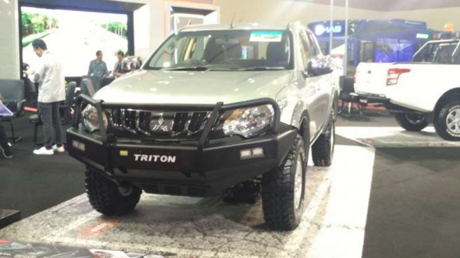 Mitsubishi Triton.