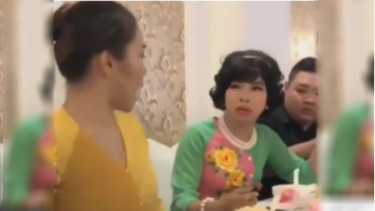 Cewek berlipstik