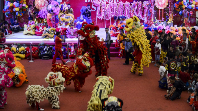 Barongsai Ramaikan Perayaan Cap Go Meh di Pluit