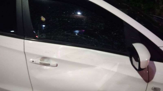 Kendaraan yang dirusak geng motor di kawasan Kemang, Jakarta Selatan.