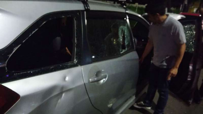 Kendaraan yang dirusak geng motor di kawasan Kemang, Jakarta Selatan.