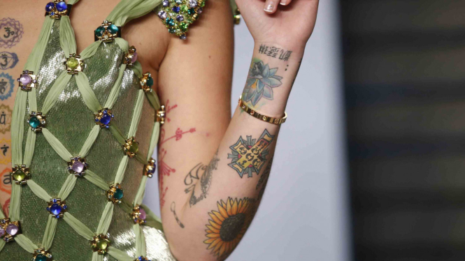 Tato di tubuh artis Paris Jackson.