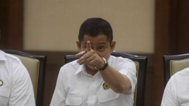Menteri Energi dan Sumber Daya Mineral  Ignasius Jonan memberikan keterangan pers.