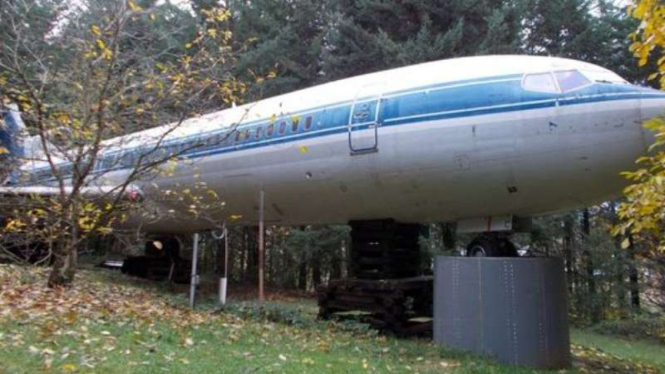 Boeing 727 jadi rumah