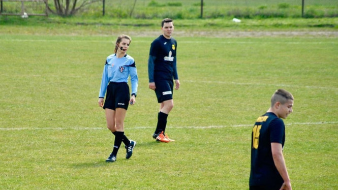 Wasit perempuan asal Polandia, Karolina Andujar