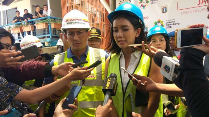 Putri Indonesia Perdamaian 2017, Dea Rizkita (kanan)