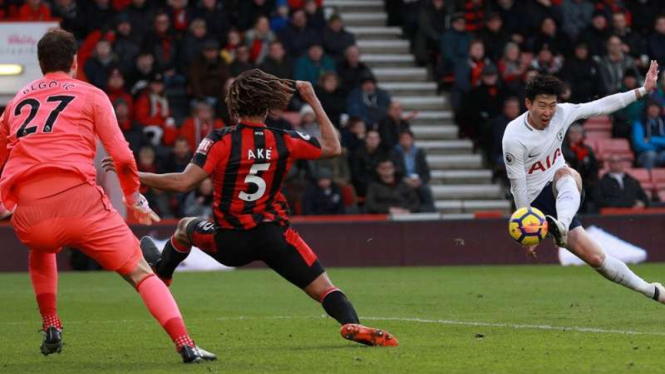 Winger Tottenham Hotspur, Son Heung-Min (kanan)