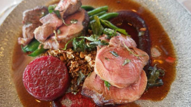 Steak daging domba khas Bellarine, Australia.