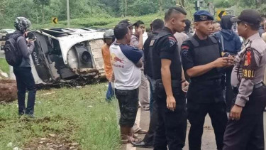 Kondisi minibus yang kecelakaan di Tanjakan Emen, Subang, Jawa Barat.
