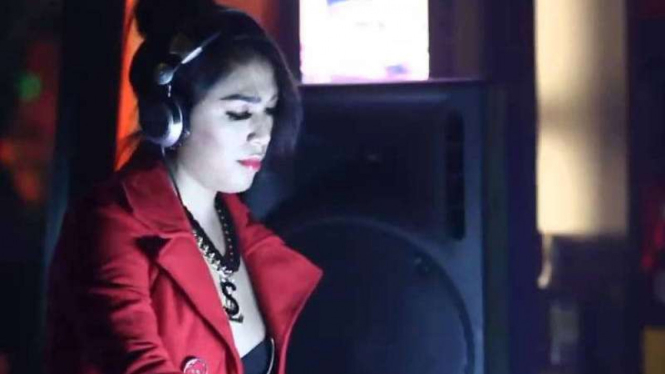 DJ Gebby Vesta.