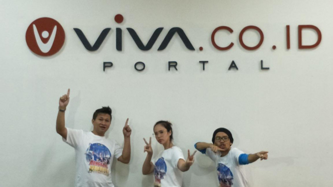 Sasongko Widjanarko (Saswi), Pamela Bowie, dan Idan Separo