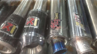 Knalpot yang dijual di Kebon Jeruk 3 Jakarta