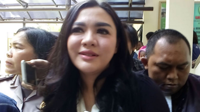 Artis Vicky Shu bersaksi di sidang First Travel