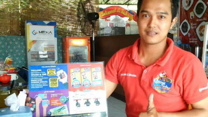 Warung makan toleransi di Kota Semarang, Jawa Tengah.