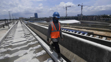 Ilustrasi Proyek pembangunan infrastruktur depo Light Rail Transit (LRT) di Kelapa Gading.