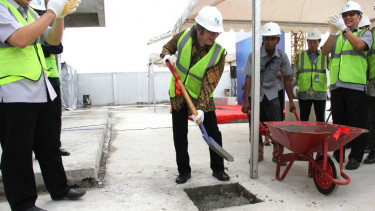 Topping off gedung data center kedua