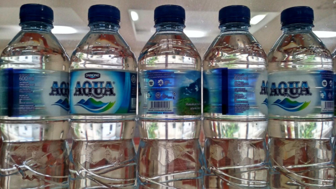 Air Mineral Aqua.