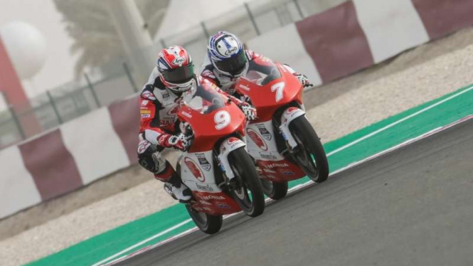 Aksi pembalap Indonesia, Mario Suryo Aji (7), di Asia Talent Cup 2018