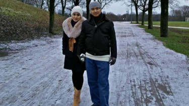 Anniesa Hasibuan dan Andika berlibuar di luar negeri.
