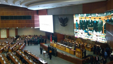 Pelantikan politikus PDIP Utut Adianto jadi Wakil Ketua DPR.