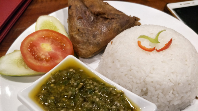 Bebek cabe-cabean hijau.