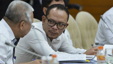 Menteri Ketenagakerjaan Hanif Dhakiri mengikuti rapat kerja