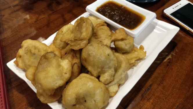  Pisang goreng sambal roa di Whats Up Cafe BSD.