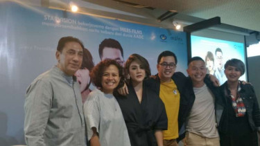 Mira Lesmana dan pendukung film Milly dan Mamet