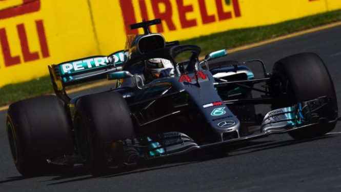 Pembalap Mercedes, Lewis Hamilton.